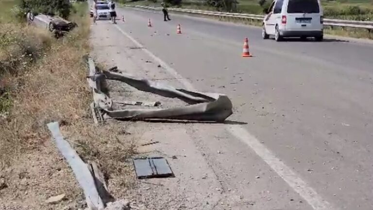 Humb jetën 16-vjeçari në Pezë, mori makinën e të atit pa leje dhe bëri aksident, pIagoset i m*turi