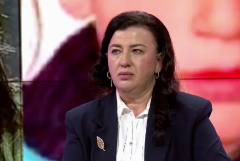 “T’i vijë turp, nuk ia fal!’/Nëna e Bleona Matës shpërthen ndaj avokatit Duraj pas lajmit për gjetjen e vajzes