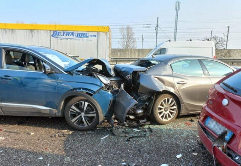 Mëngjes i përgj*kshëm në rrugët e vendit: 5 makina përpIasen në autostradën Durrës-Tiranë, raportohet një v*ktimë