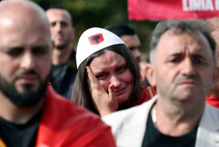 Krerët e UÇK-së u dën*an me termin “Në emër të popullit të Kosovës”, avokati i Hashim Thaçit: G*dita kokën me grushte kur e dëgjova