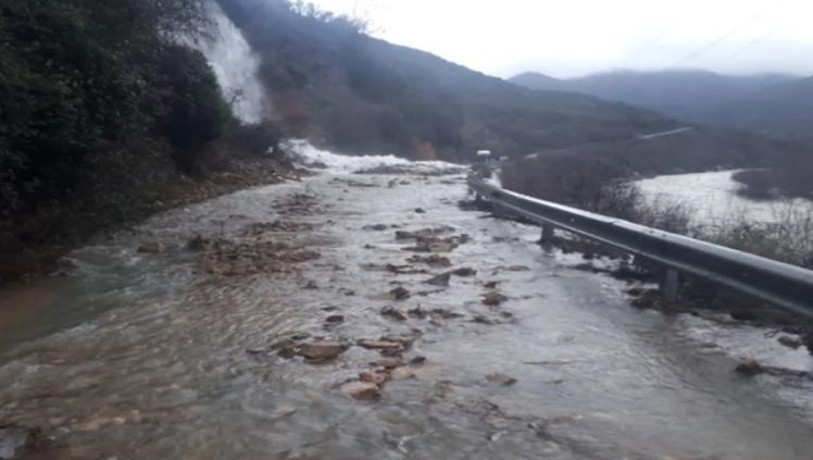 Ulje temperaturash, rrebeshe dhe shtrëngata, ja cfarë rrezikon moti i ‘keq’ në vend!