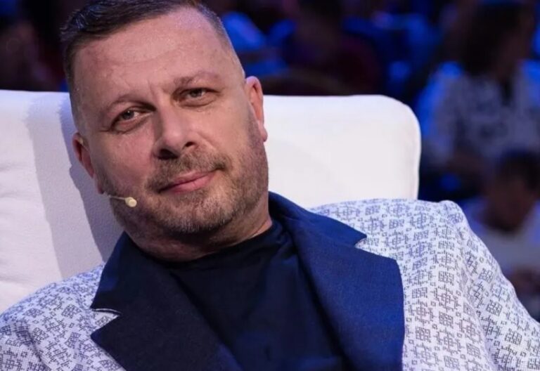‘Më falni Klaudia dhe vajzat e…’ U shfaq në videot e Adi Hilës, artistja e njohur del me deklaratë dhe kërkon ndjesë!