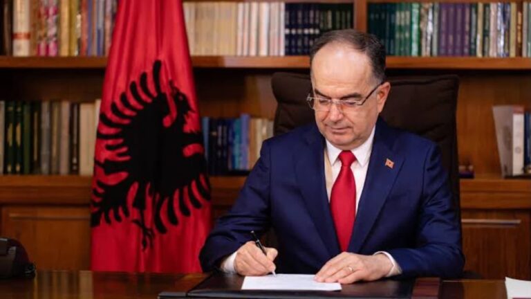 Protestat në vend/ Begaj pret në takim ambasadorët e SHBA-së, BE-së dhe Gjermanisë. Të pranishëm edhe dy ish-presidentët