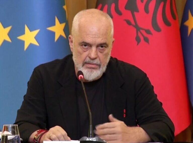 Kaosi dhe dh*na nuk ndalon në rrugët e Tiranës, Edi Rama largohet të enjten nga vendi!
