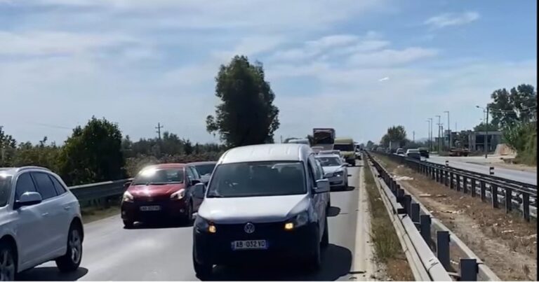 Dy aks*dente brenda pak minutash në vend, një person raportohet se…