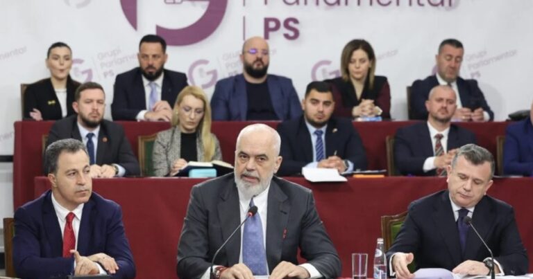 Detajet nga mbledhja e grupit të PS, Rama bën deklaratën e fortë: Kush nuk voton Reformën Territoriale le të …
