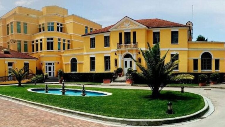 Rrugët e Tiranës nën fl*kë dhe dh*në, reagon Ambasada e SHBA-së