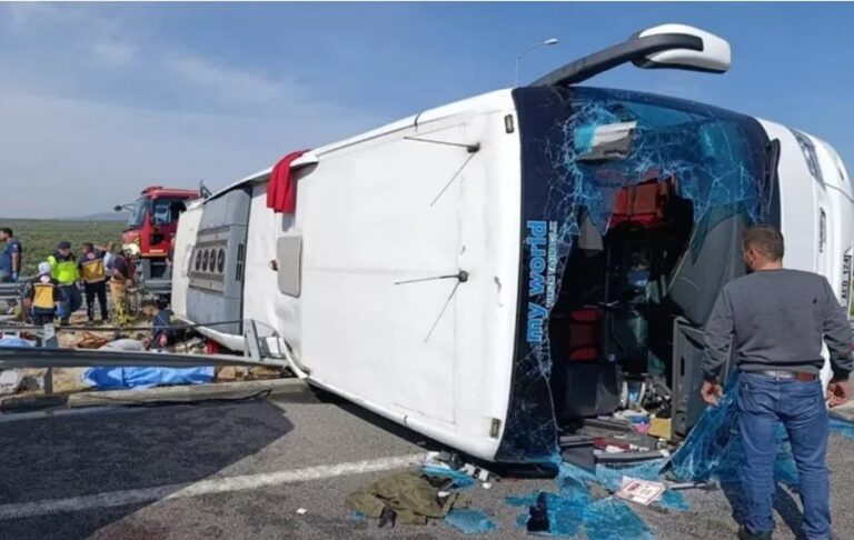 Aksidententohet autobusi në Turqi, 11 persona të vd*kur dhe 27 të tjerë të pIagosur!